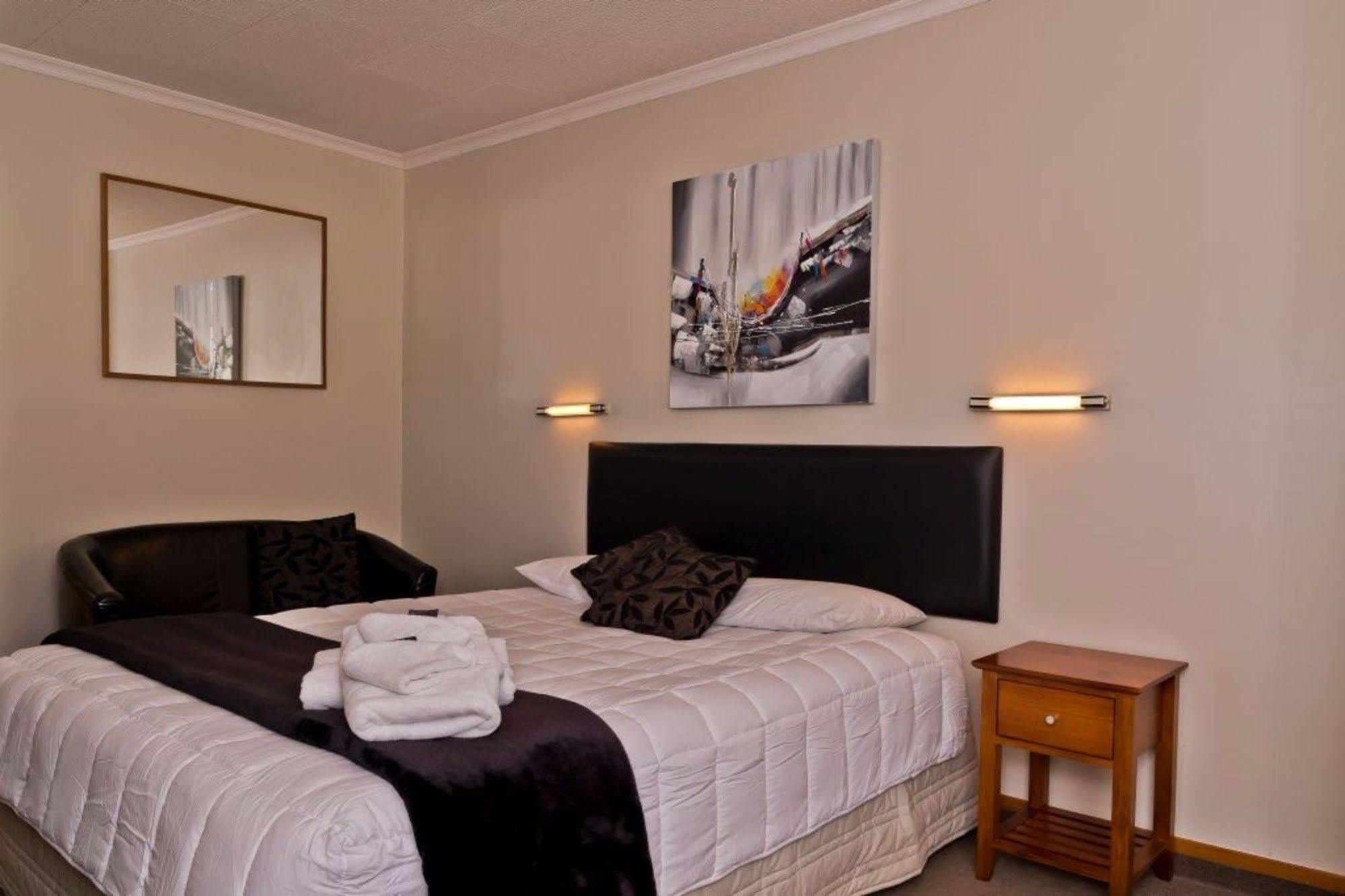 Picton Accommodation Gateway Motel Bagian luar foto